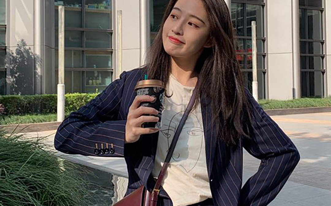 �@�Ӻ�ɫë�ش��´��䣬������